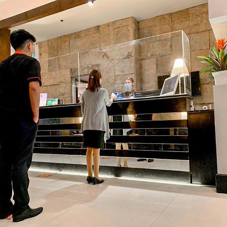 The B Hotel Alabang Muntinlupa City Екстериор снимка