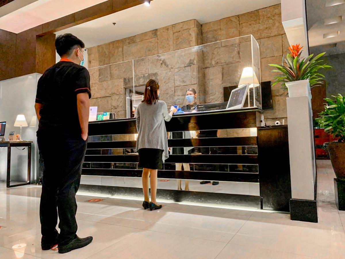 The B Hotel Alabang Muntinlupa City Екстериор снимка