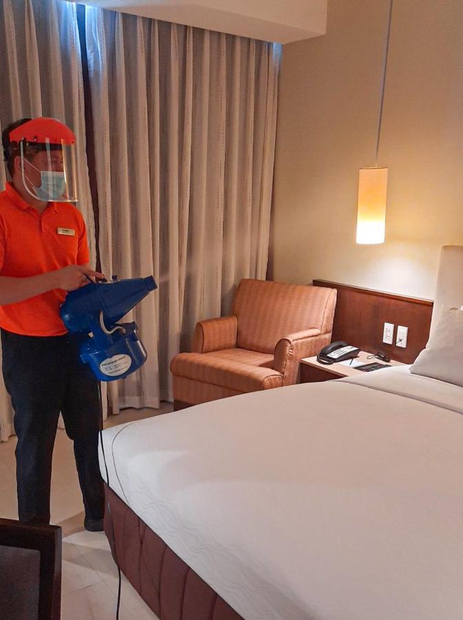 The B Hotel Alabang Muntinlupa City Екстериор снимка
