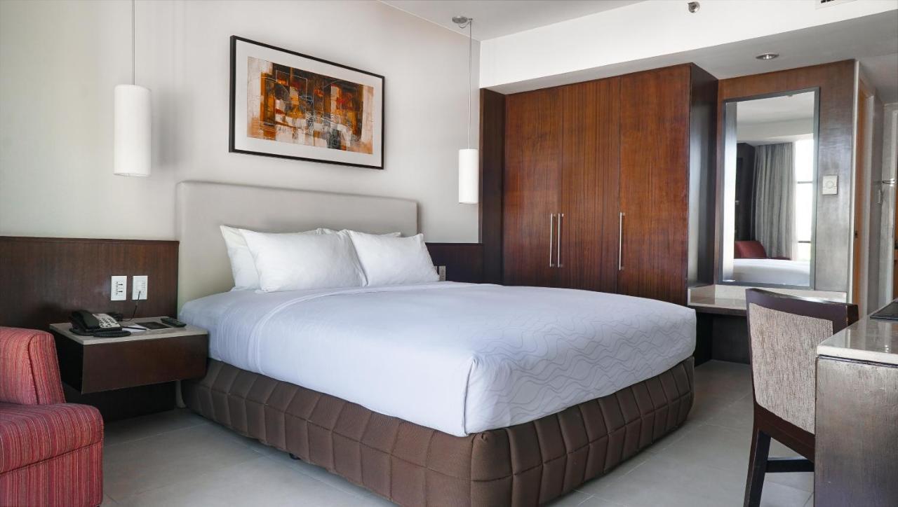 The B Hotel Alabang Muntinlupa City Екстериор снимка
