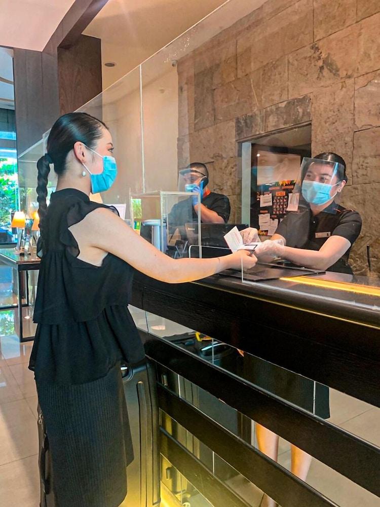The B Hotel Alabang Muntinlupa City Екстериор снимка