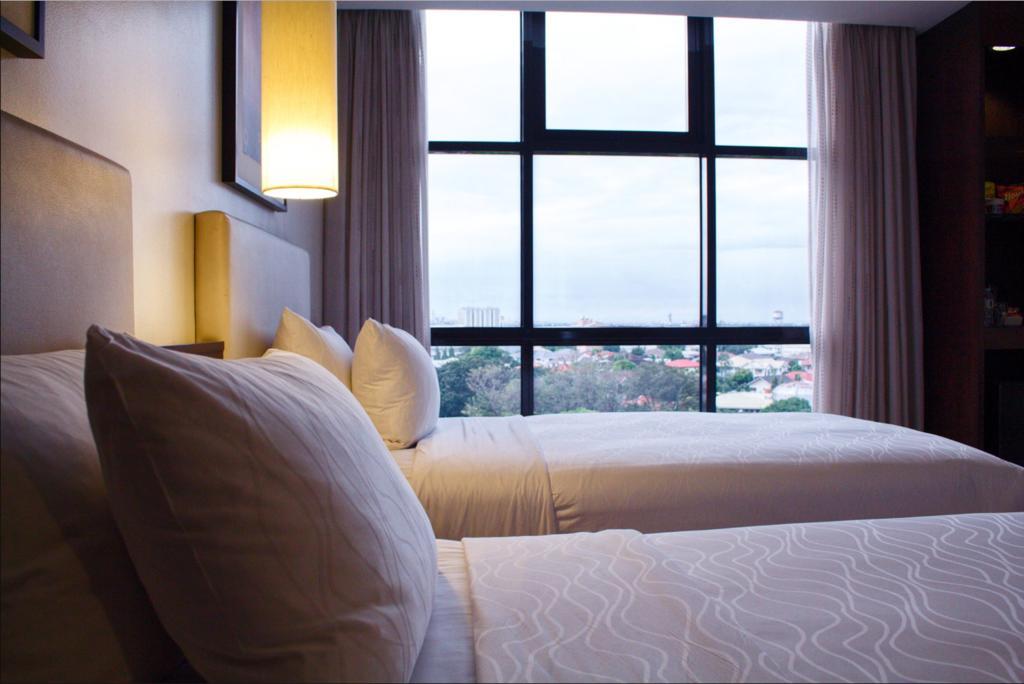 The B Hotel Alabang Muntinlupa City Екстериор снимка
