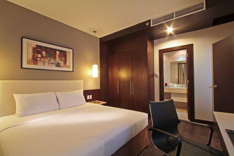 The B Hotel Alabang Muntinlupa City Екстериор снимка