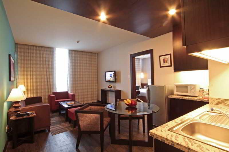 The B Hotel Alabang Muntinlupa City Екстериор снимка