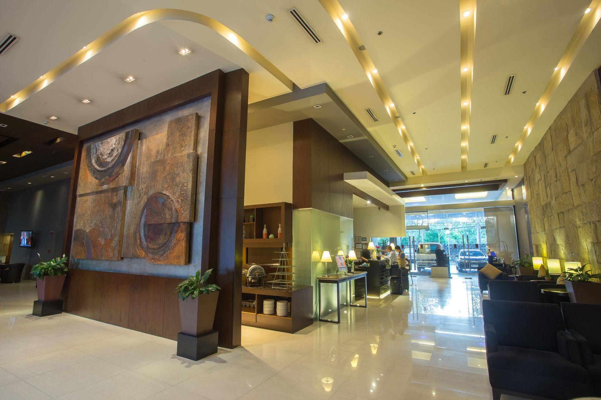 The B Hotel Alabang Muntinlupa City Екстериор снимка