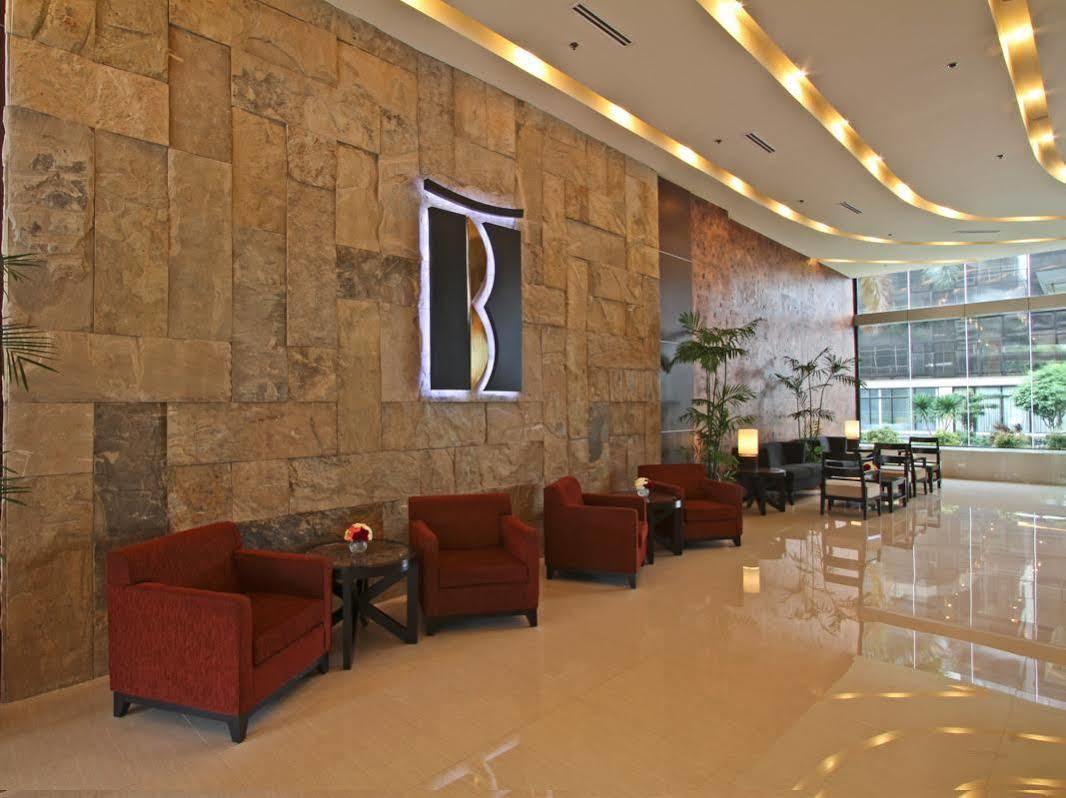 The B Hotel Alabang Muntinlupa City Екстериор снимка