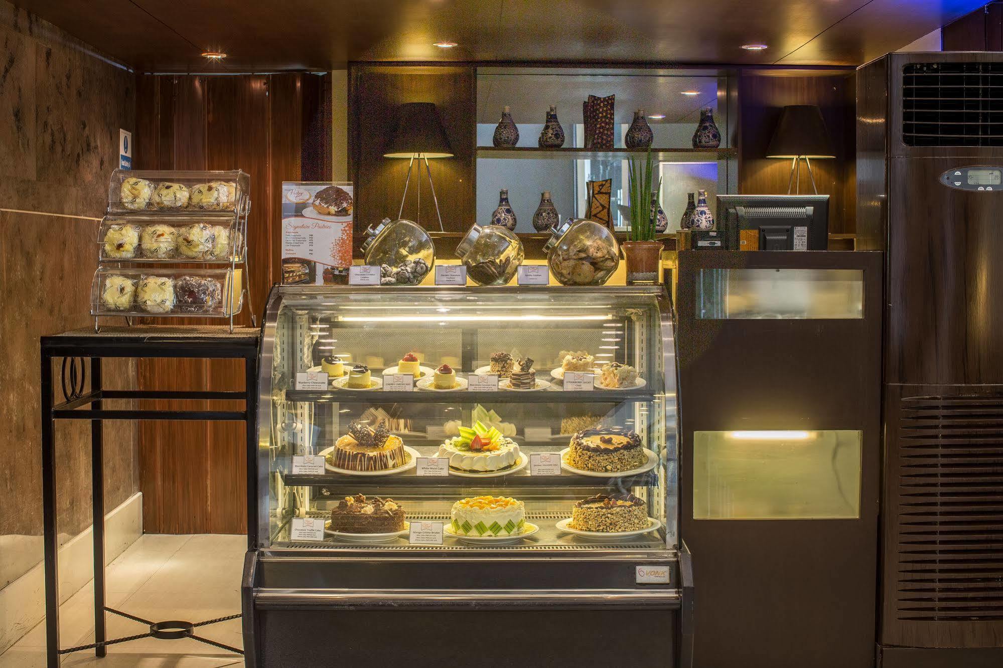 The B Hotel Alabang Muntinlupa City Екстериор снимка