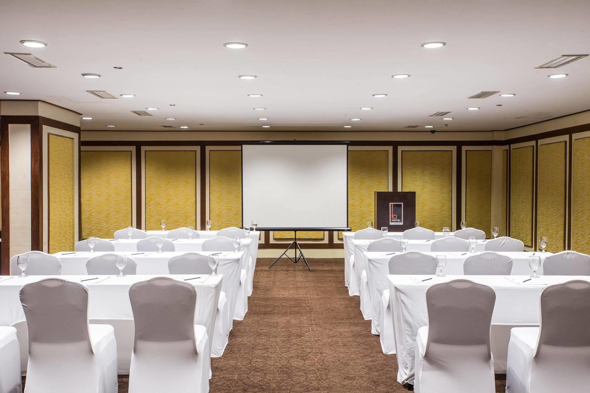 The B Hotel Alabang Muntinlupa City Екстериор снимка