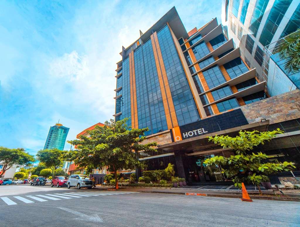 The B Hotel Alabang Muntinlupa City Екстериор снимка